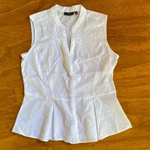 Apt9 sleeveless fitted blouse button up